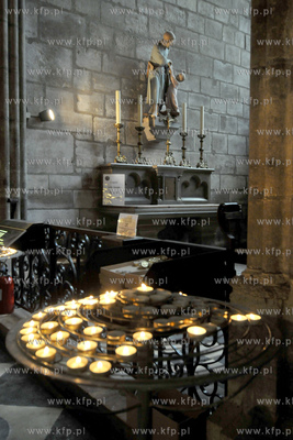 Paryż Wyspa Cite z Placem Św Jana Pawla II.  Katedra...