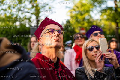 Pochód artystyczno-teatralny pt. "Sopocka Munchhauseniada"...