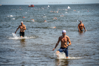 Wyścig pływacki dookoła mola w Sopocie. 20.07.2024....