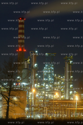 Rafineria Gdanska wieczorowa pora.19.12.2002fot....