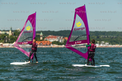 Plaza w Sopocie, przy Sopockim Klubie Zeglarskim. Briefing...