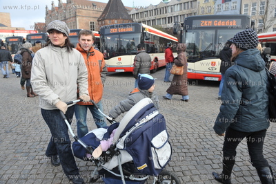 Targ Weglowy w Gdansku - prezentacja nowych autobusow...