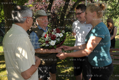 Lech Walesa wraca do formy. Pierwsze spotkanie po pobycie...