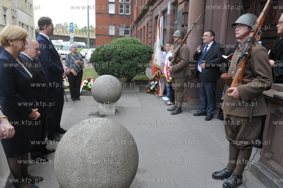 Gdańsk, ul. Kładki. Uroczystość przy tablicy upamiętniającej...