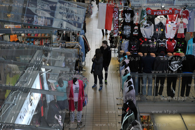 Hala Targowa w Gdańsku na Placu Dominikańskim. Stoiska...