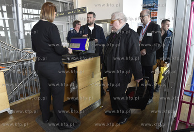 Lotnisko w Billund w Danii. Lech Wałęsa wraza z podróży...
