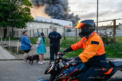 Pożar hali magazynowej w Nowym Porcie w Gdańsku....