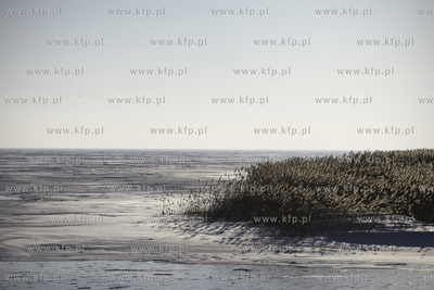 Krynica Morska. Zamarzniety Zalew Wislany.
24.01.2010
fot....