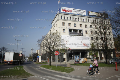 Gdansk. Plakat ze slowami Jana Pawla II o roli NSZZ...