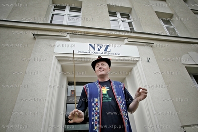 Protest pracownikow pomorskich szpitali pod siedziba...