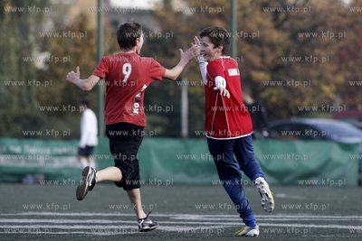 Gdansk Zaspa. Pilkarski turniej dzikich druzyn Do przerwy...