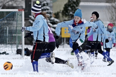 Gdansk Zaspa. Pilkarski turniej dzikich druzyn Do przerwy...