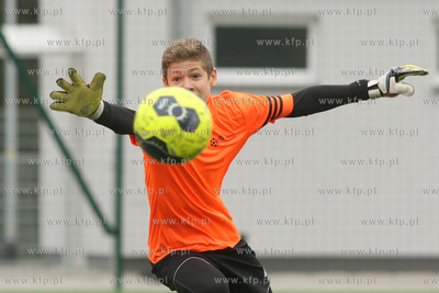 Gdansk Zaspa. Pilkarski turniej dzikich druzyn Do przerwy...