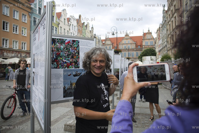 Gdańsk. Długi Targ. Wernisaż wystawy zdjęć Zbigniewa...