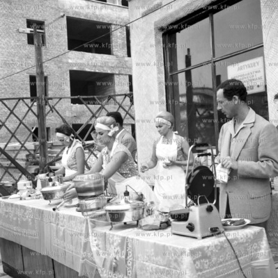 Pokaz artykulow gospodarstwa domowego na Grunwaldzkiej...