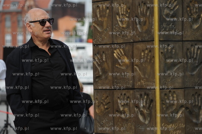 W Alei Gwiazd w Gdansku swoje dlonie odcisneli dwaj...