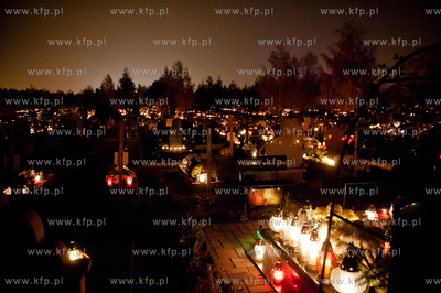 Gdansk. Cmentarz lostowicki. Swieto Wszystkich Swietych....