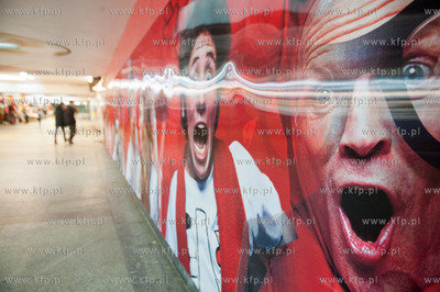 Gdansk. Przejscie podziemne przy dworcu PKP. Reklamy...