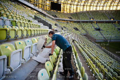 Gdansk. Stadion PGE Arena. Malowanie napisu Lechia...