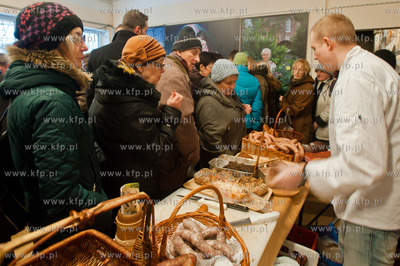 Gdansk. Oliwa. Dom Zarazy. Bazar nisko przetworzonej...