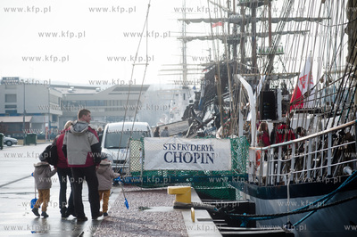 Gdynia. Nabrzeze Pomorskie. Zaglowiec Fryderyk Chopin...