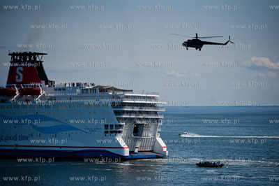 Gdynia. Swieto Morza. Pokaz dzialan antyterrorystycznych...