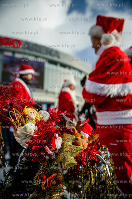 Gdansk. Parking pod Ergo Arena. Coroczna akcja Mikolaje...