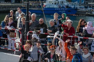 Gdynia. Basen Prezydenta. Uczestnicy Onko-Rejsu wyruszaja...