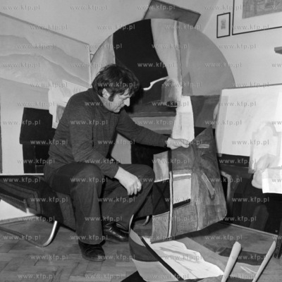 Artysta plastyk Włodziemierz Łajming w swojej pracowni...