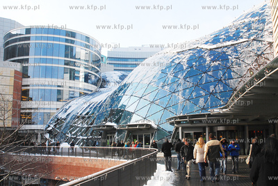 Zlote tarasy - kompleks wielofunkcyjny (biznesowo-handlowo-rozrywkowy)...