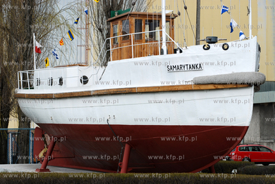 Stocznia Gdynia SA. n/z motorowka sanitarna Samarytanka,...