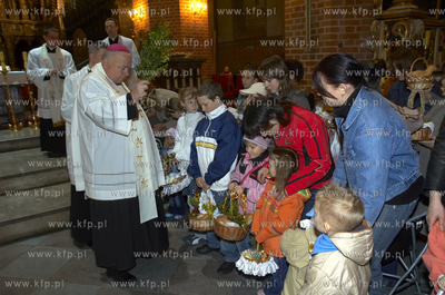 W sobote ks. bp. Jan Bernard Szlaga poswiecil pokarmy...