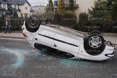 Rumia. O duzym szczesciu moze mowic kierowca Peugeota...