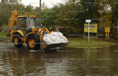 Elblag. Silny polnocny wiatr i opady deszczu spowodowawy...