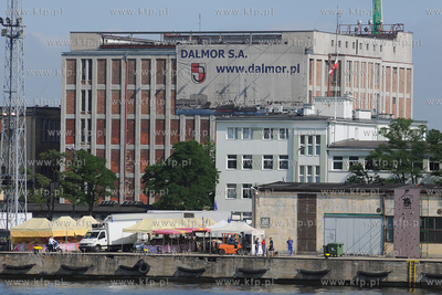 Nawet na 500 mln zl szacuje sie wartosc spolki Dalmor,...