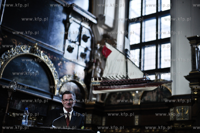 Uroczysta sesja Rady Miasta Gdanska. Wreczenie medali...