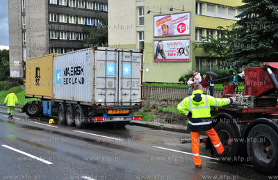 Wypadek na ul. Armi Krajowej. Na skutek oberwania chmury...