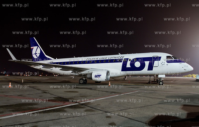 Port Lotniczy Gdansk im. Lecha Walesy. Nz. Embraer...