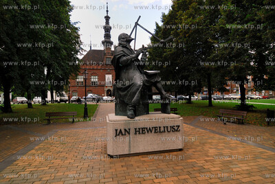 Gdansk, Ratusz Staromiejski NZ. widok na pomnik slynnego...