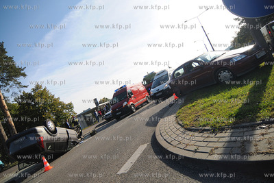 Trzy samochody zderzyly sie na Drodze Krajowej nr 6...