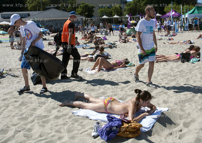 Miedzynarodowe sprzatanie plazy srodmiescie w Gdyni....