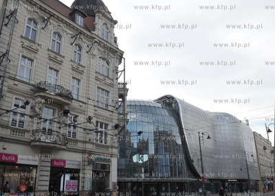 Katowice. Centrum miasta. Na zdjeciu  ul. 3 Maja, zabytkowa...