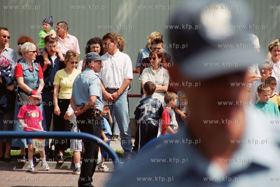 Papiez Jan Pawel II w Trojmiescie Na zdjeciu Oczekujacy...