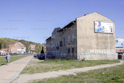 Na elewacji budynku na Trakcie Sw. Wojciecha powstaje...