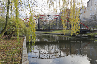 Starogard Gdański,Park Miejski.Nz. Most w Parku05.11.2019Fot....