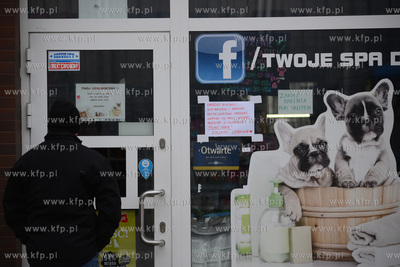 Gdynia. Srodki ostroznosci w zwiazku z pandemia koronawirusa...