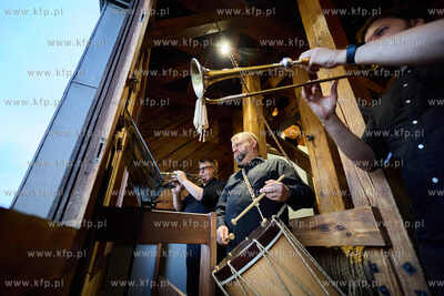 Koncert carillonu i trąbek w Złotej Bramie 26.07.2024...