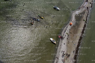 Marsz Sledzia odbywa sie Rybitwia Mielizna (Rewa Mew)...