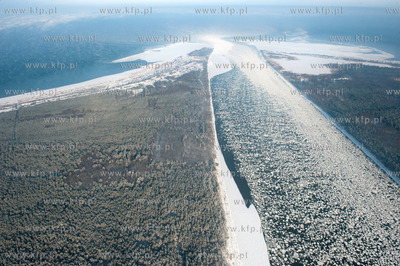 Kra na Wisle w okolicy ujscia rzeki do Zatoki Gdanskiej....