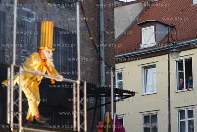 Gdańsk. Festiwal teatrów Ulicznych FETA. Mr Pejo's...
